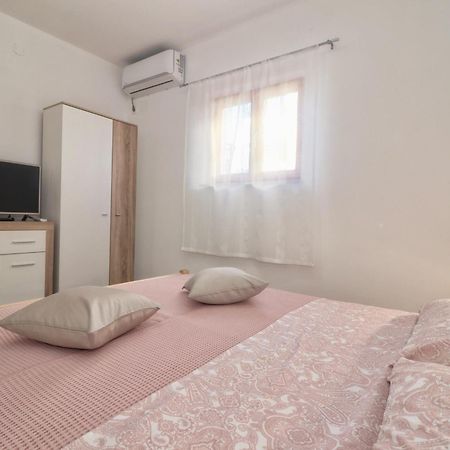 Studio Apartman Edy 3 PUY 외부 사진
